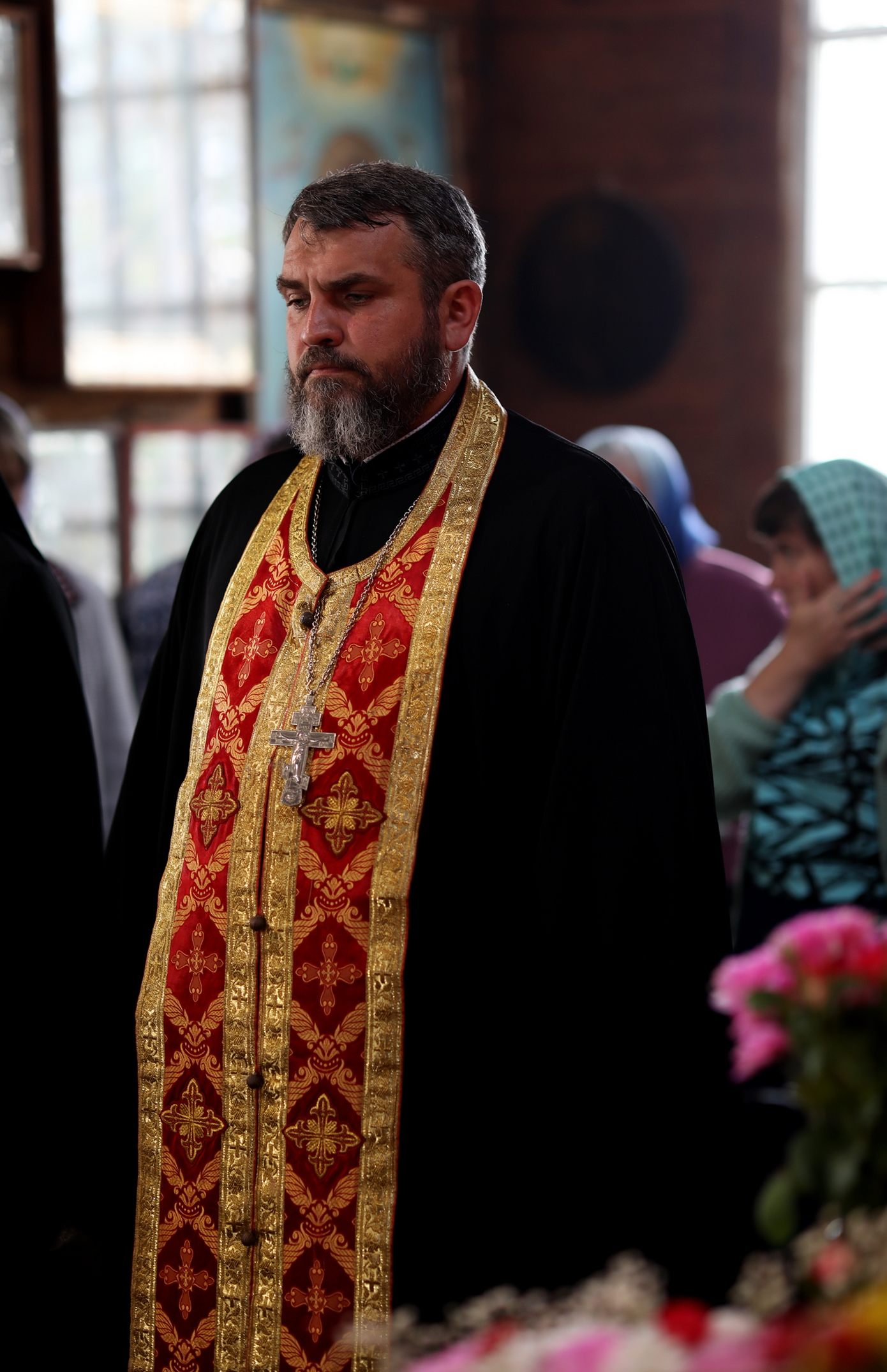 В канун дня памяти святителя Николая епископ Софроний совершил всенощное  бдение в селе Коньшино - Губкинская епархия - официальный сайт